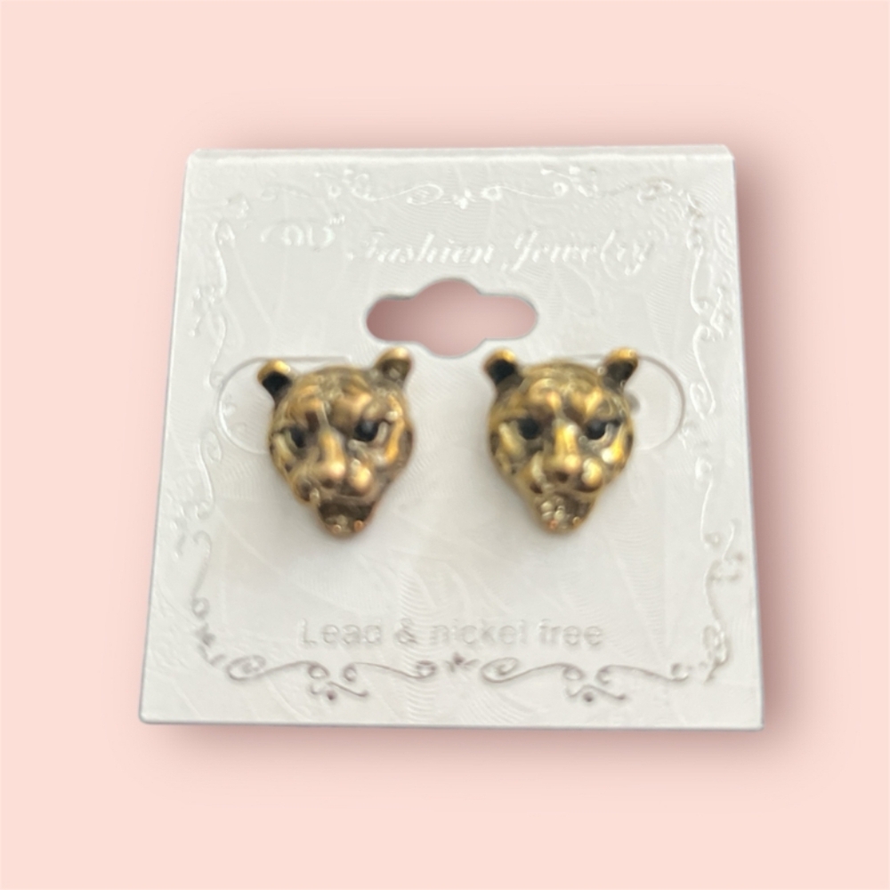 🥳 7/$10 CLEARANCE PRICE❣️ Tiger Head Stud Earrings Gold